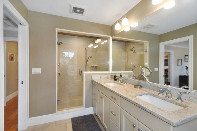 40 Grove St 1, Waltham, MA 02453