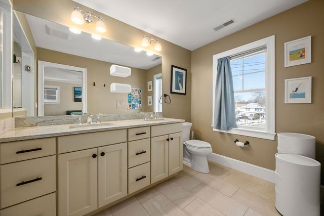 40 Grove St 1, Waltham, MA 02453