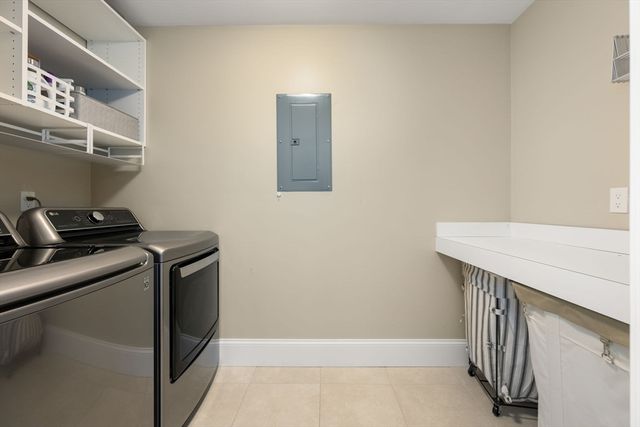 40 Grove St 1, Waltham, MA 02453