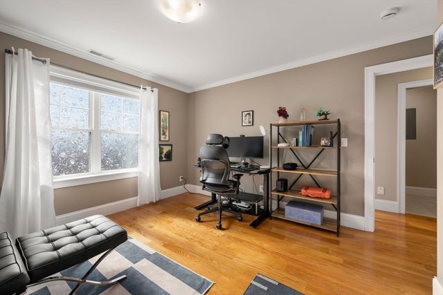 40 Grove St 1, Waltham, MA 02453