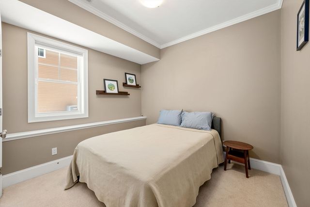 40 Grove St 1, Waltham, MA 02453