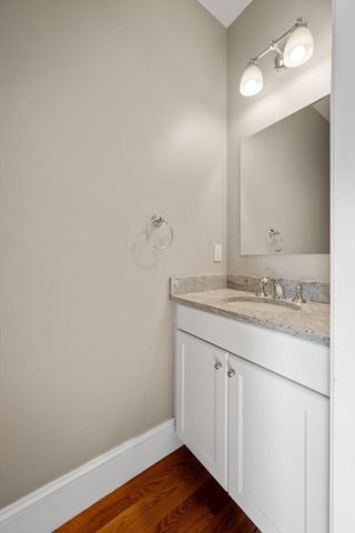 40 Grove St 1, Waltham, MA 02453