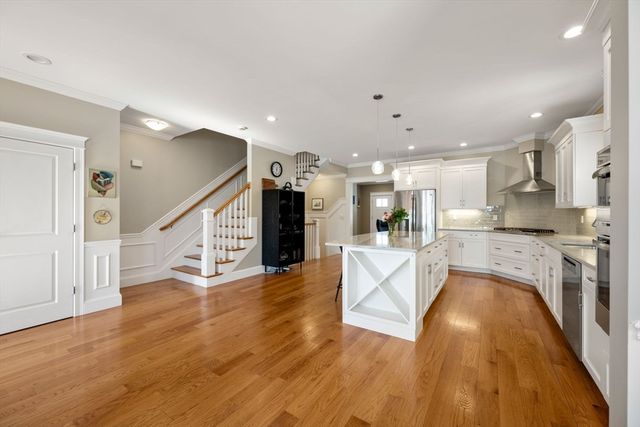 40 Grove St 1, Waltham, MA 02453