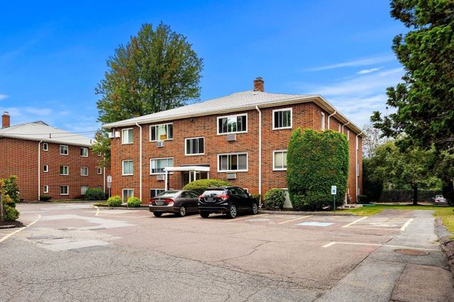 3 Albert Dr 11, Woburn, MA 01801