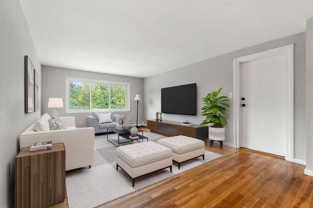 3 Albert Dr 11, Woburn, MA 01801