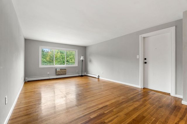 3 Albert Dr 11, Woburn, MA 01801