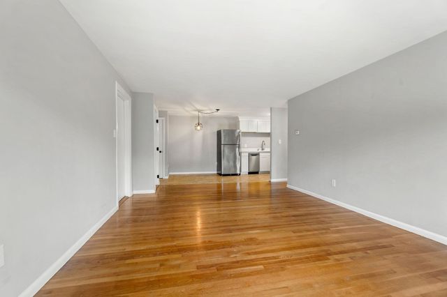 3 Albert Dr 11, Woburn, MA 01801