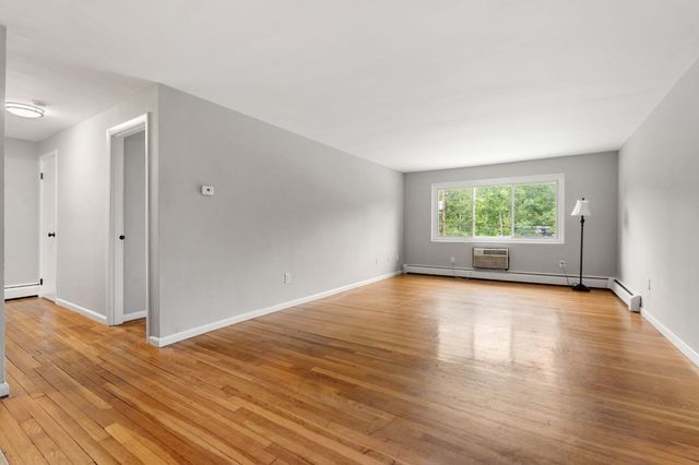 3 Albert Dr 11, Woburn, MA 01801