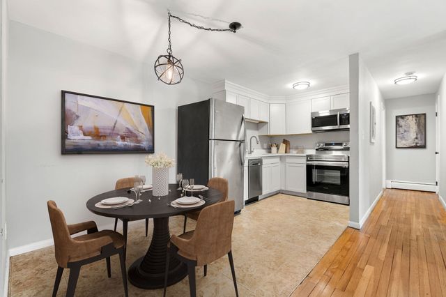 3 Albert Dr 11, Woburn, MA 01801