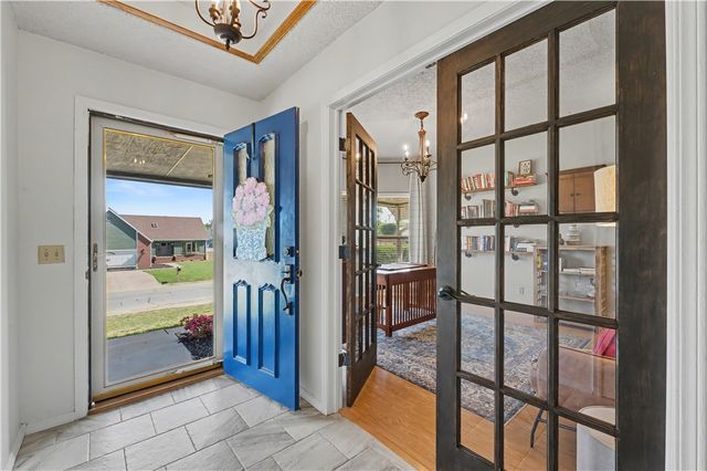 2612 W Chateau Drive, Rogers, AR 72758