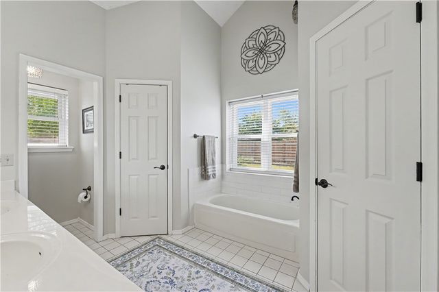 2612 W Chateau Drive, Rogers, AR 72758