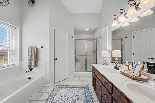2612 W Chateau Drive, Rogers, AR 72758