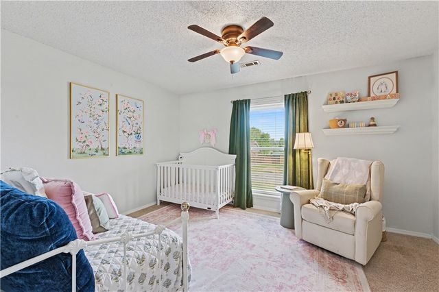2612 W Chateau Drive, Rogers, AR 72758