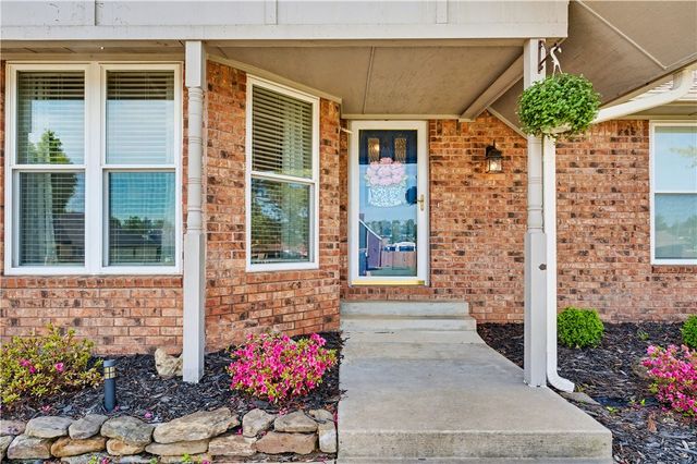 2612 W Chateau Drive, Rogers, AR 72758