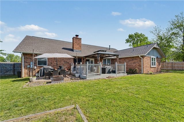 2612 W Chateau Drive, Rogers, AR 72758