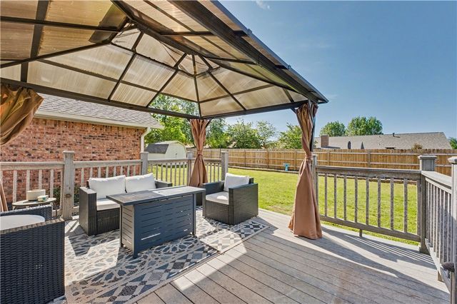 2612 W Chateau Drive, Rogers, AR 72758