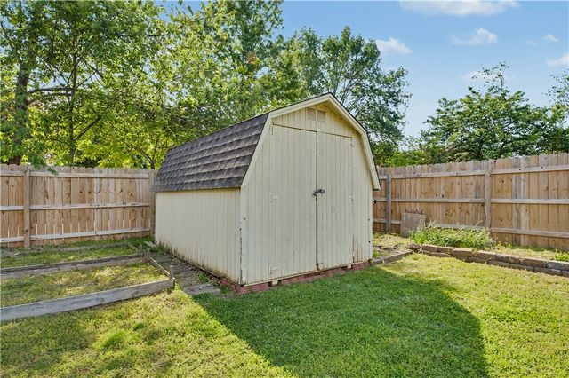 2612 W Chateau Drive, Rogers, AR 72758