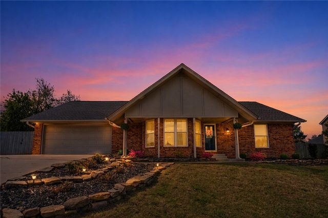 2612 W Chateau Drive, Rogers, AR 72758
