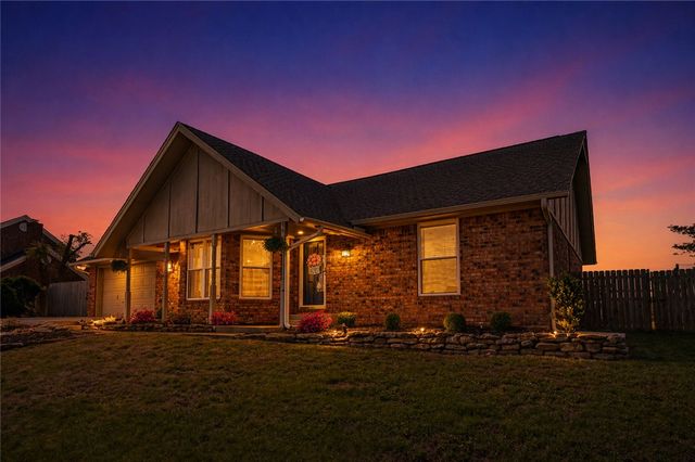 2612 W Chateau Drive, Rogers, AR 72758