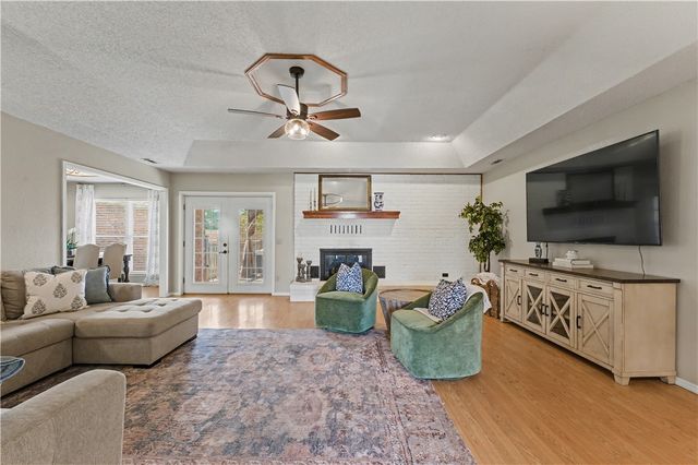 2612 W Chateau Drive, Rogers, AR 72758