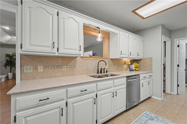 2612 W Chateau Drive, Rogers, AR 72758