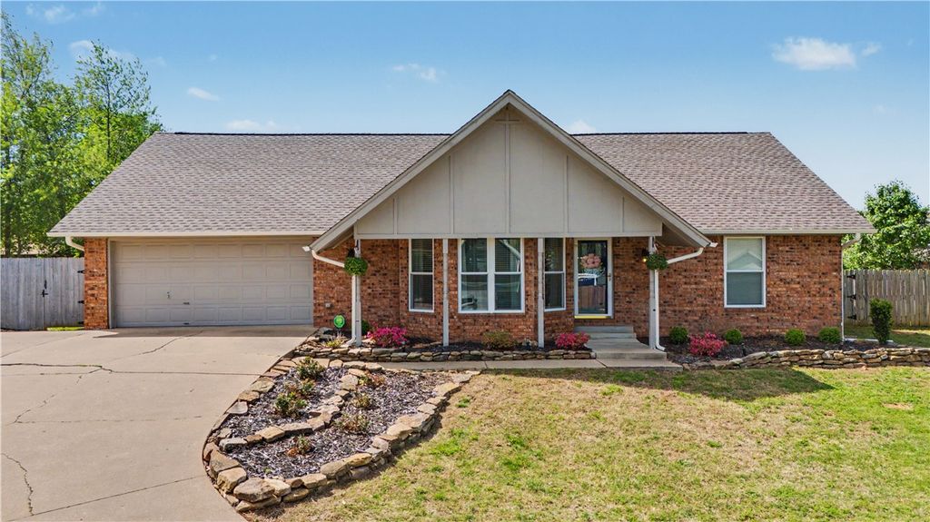 2612 W Chateau Drive, Rogers, AR 72758