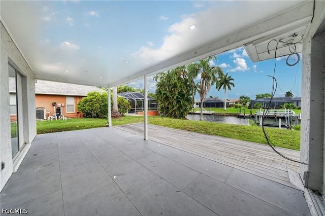 2031 SE 25th LN, Cape Coral, FL 33904