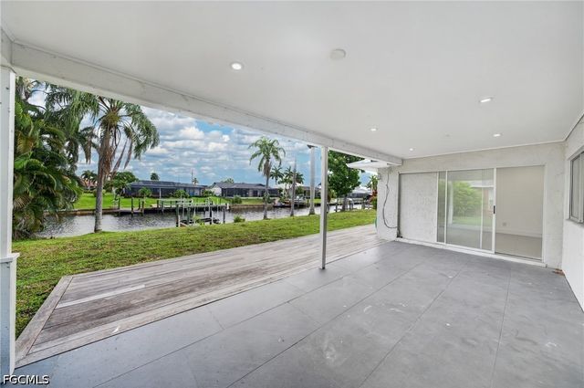 2031 SE 25th LN, Cape Coral, FL 33904