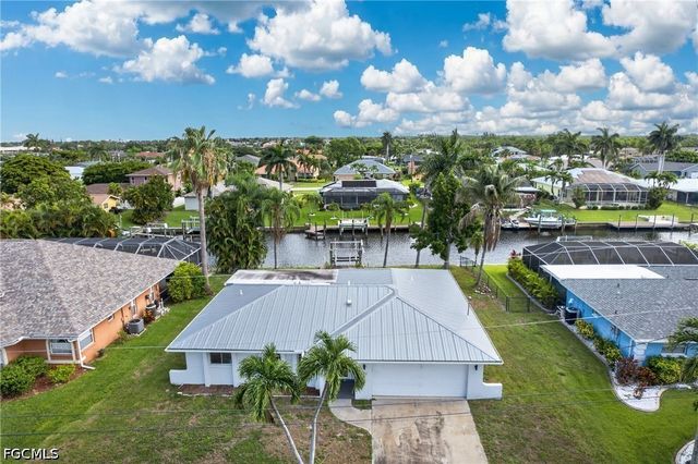 2031 SE 25th LN, Cape Coral, FL 33904