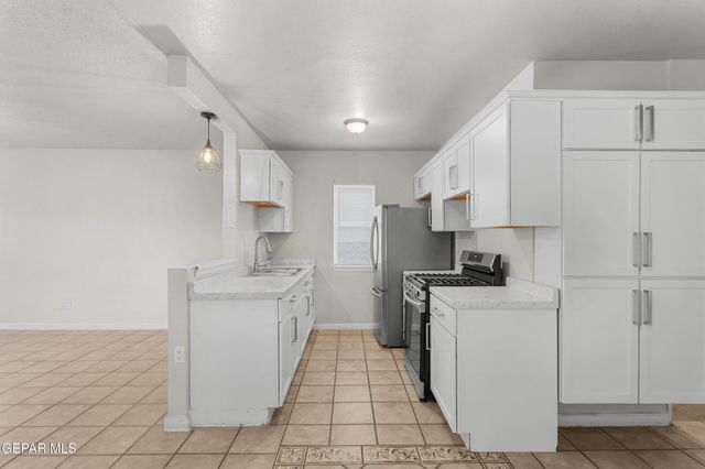 12433 CARLOS BOMBACH Avenue, El Paso, TX 79928
