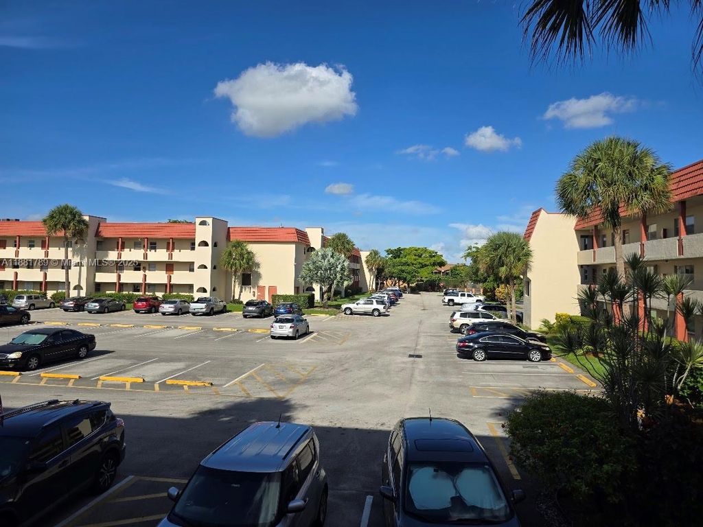 2831 E Sunrise Lakes Dr 208, Sunrise, FL 33322