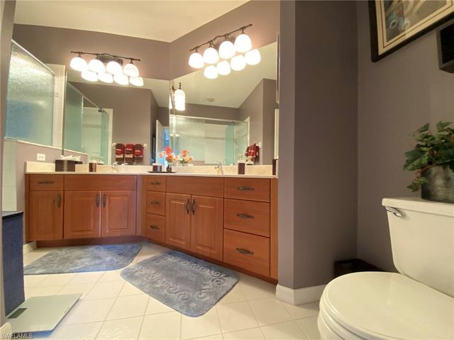 155 Vintage CIR 103, Naples, FL 34119