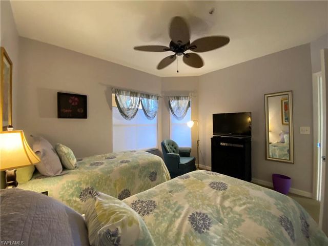 155 Vintage CIR 103, Naples, FL 34119