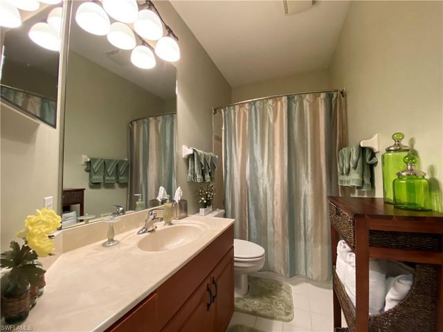 155 Vintage CIR 103, Naples, FL 34119