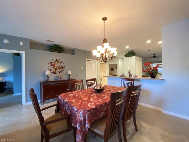 155 Vintage CIR 103, Naples, FL 34119