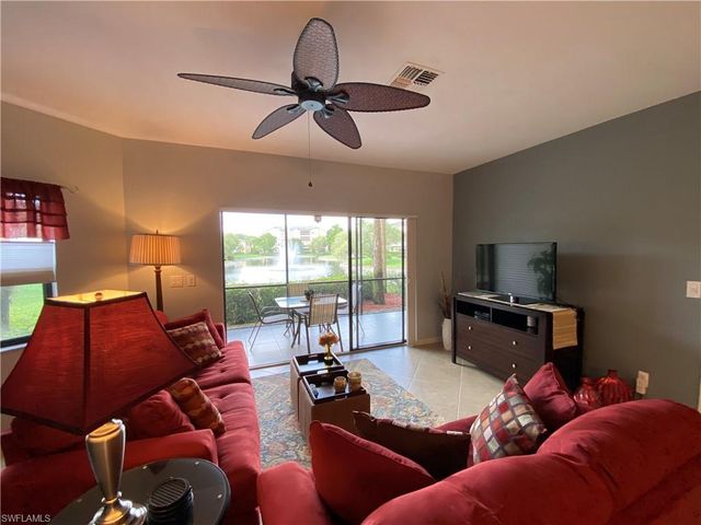 155 Vintage CIR 103, Naples, FL 34119