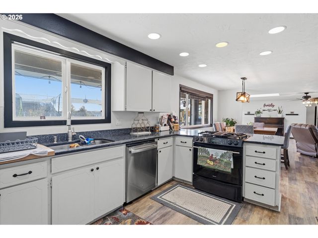 1416 N EVERGREEN Ave, Stayton, OR 97383