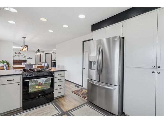 1416 N EVERGREEN Ave, Stayton, OR 97383