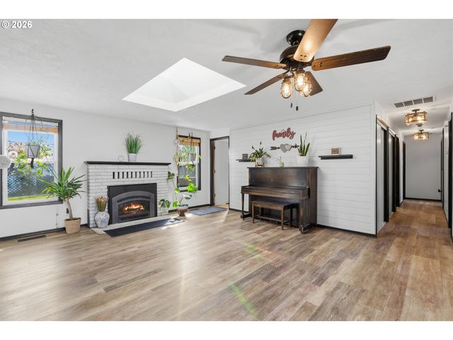 1416 N EVERGREEN Ave, Stayton, OR 97383