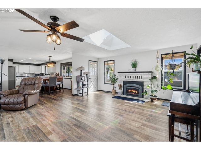 1416 N EVERGREEN Ave, Stayton, OR 97383