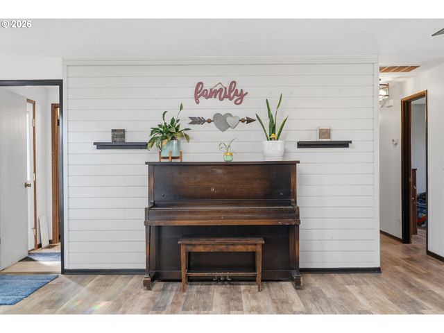1416 N EVERGREEN Ave, Stayton, OR 97383