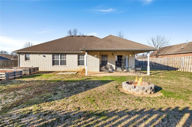 2463 Heather Lynn Lane, Fayetteville, AR 72701