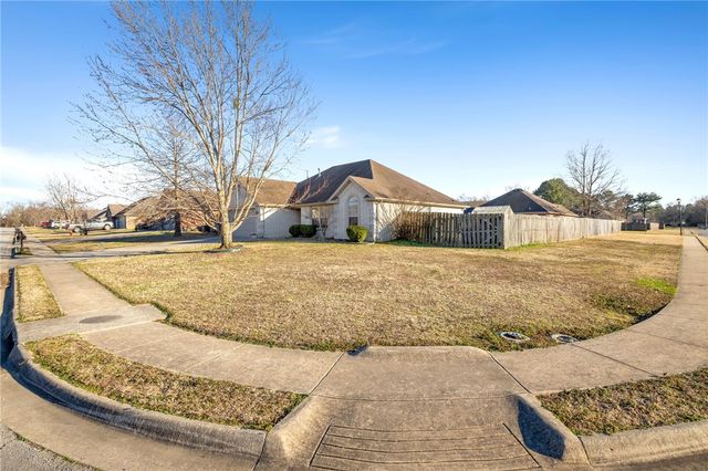 2463 Heather Lynn Lane, Fayetteville, AR 72701