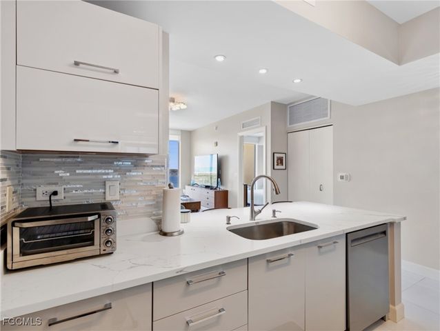 3000 Oasis Grand BLVD 1206, Fort Myers, FL 33916