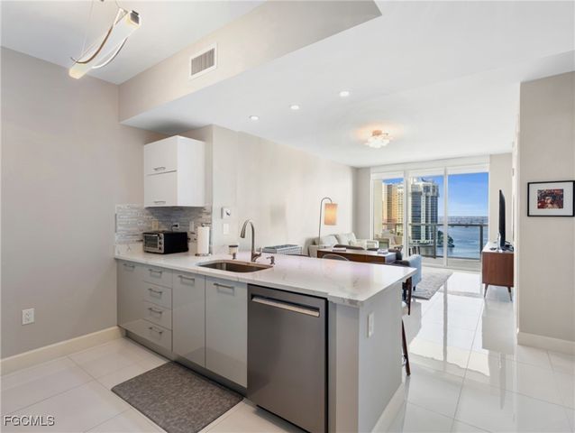 3000 Oasis Grand BLVD 1206, Fort Myers, FL 33916