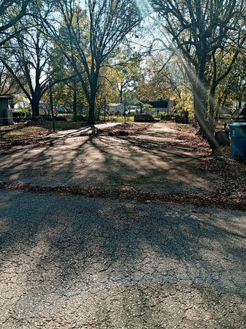 210 Spring Valley Street, Gun Barrel City, TX 75156