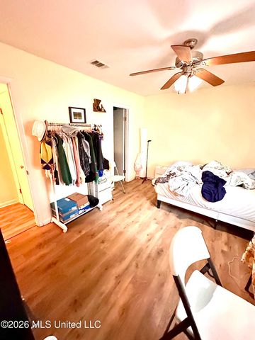 212 N 19th Avenue, Hattiesburg, MS 39401