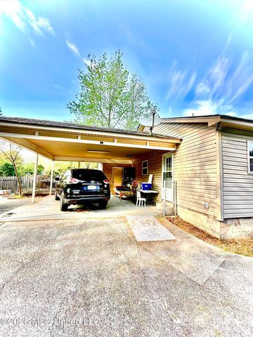 212 N 19th Avenue, Hattiesburg, MS 39401