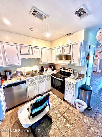 212 N 19th Avenue, Hattiesburg, MS 39401