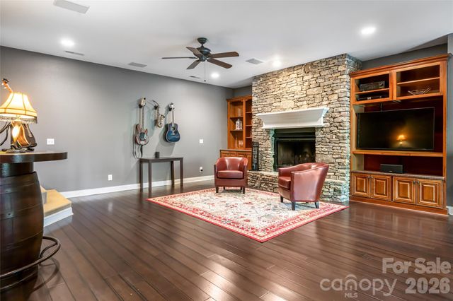 36 Snowshoe Drive, Asheville, NC 28803